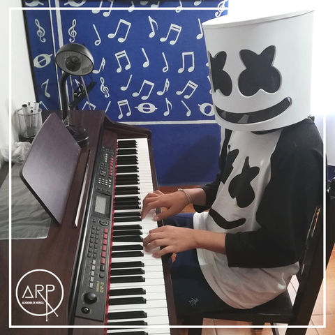 Un invitado especial DJ Marshmallow