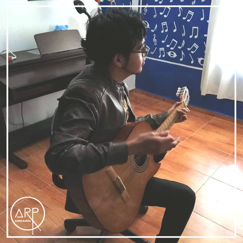 Guitarra acústica y eléctrica